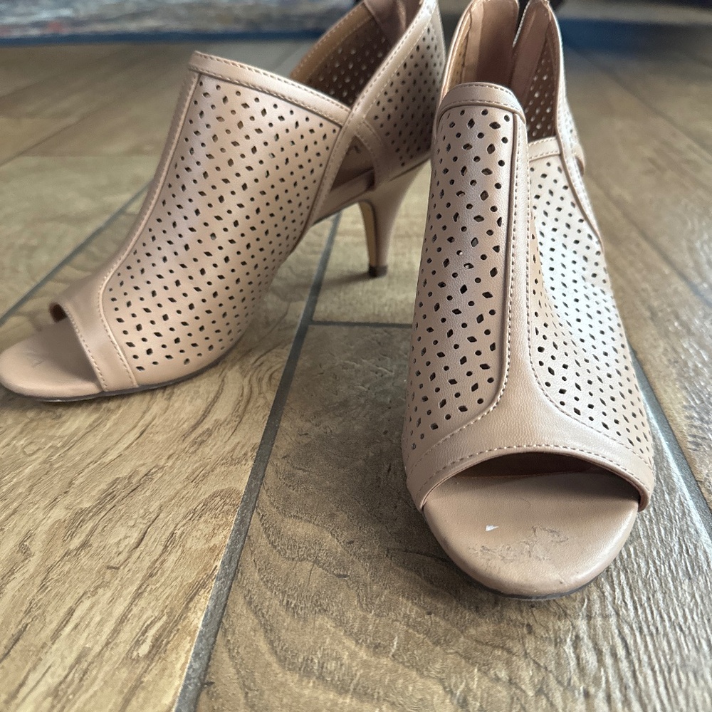 Zip Heels